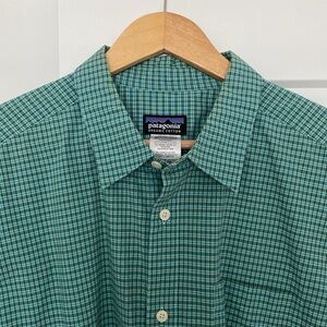 Patagonia patterned short sleeve button down- Size Large